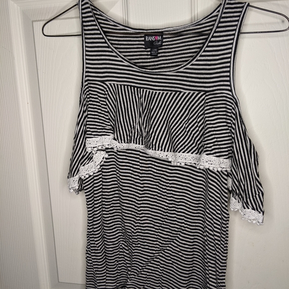Ransom Girl Stripped Cold shoulder Top - Picture 1 of 3